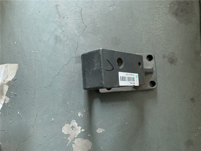 WG9431590001發(fā)動(dòng)機(jī)前懸置左支架